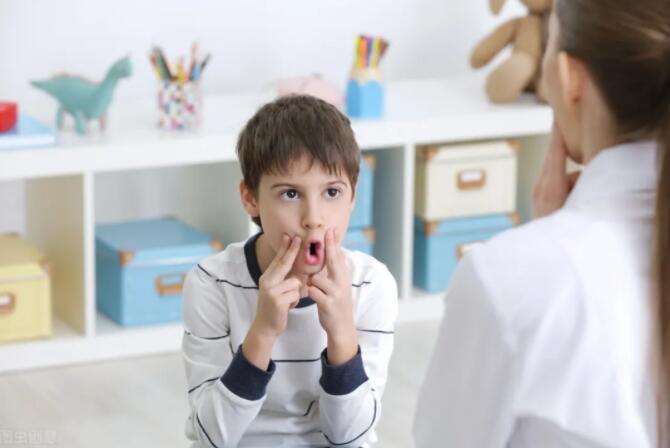 孩子一开口就“露馅”了，做好5点轻松解决言语失用症